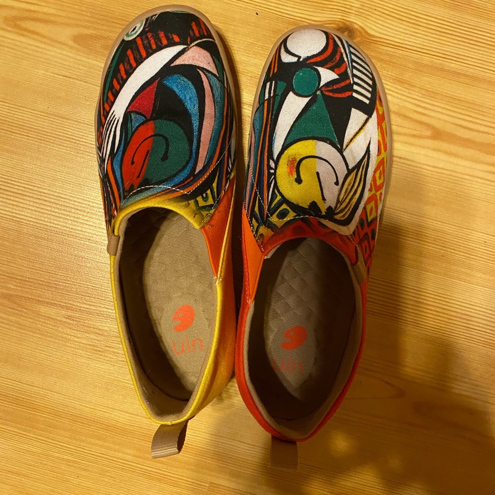 UIN sneakers